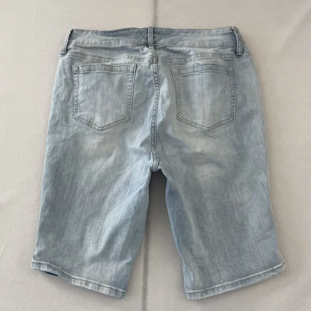 Torrid Denim Bermuda Jean Shorts Light Wash 5-Pocket Women Size 12 - Picture 9 of 10